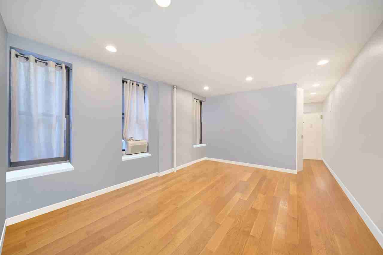 246 E 51st St #9 - Photo 3 of 9