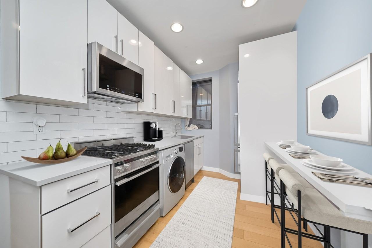 246 E 51st St #9 - Photo 7 of 9