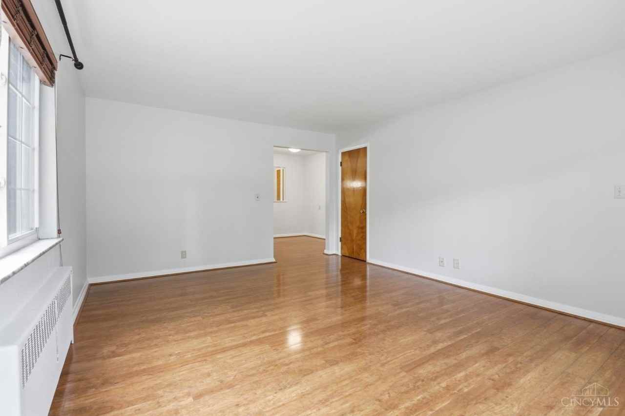 6237 Benneville St #1 - Photo 5 of 38