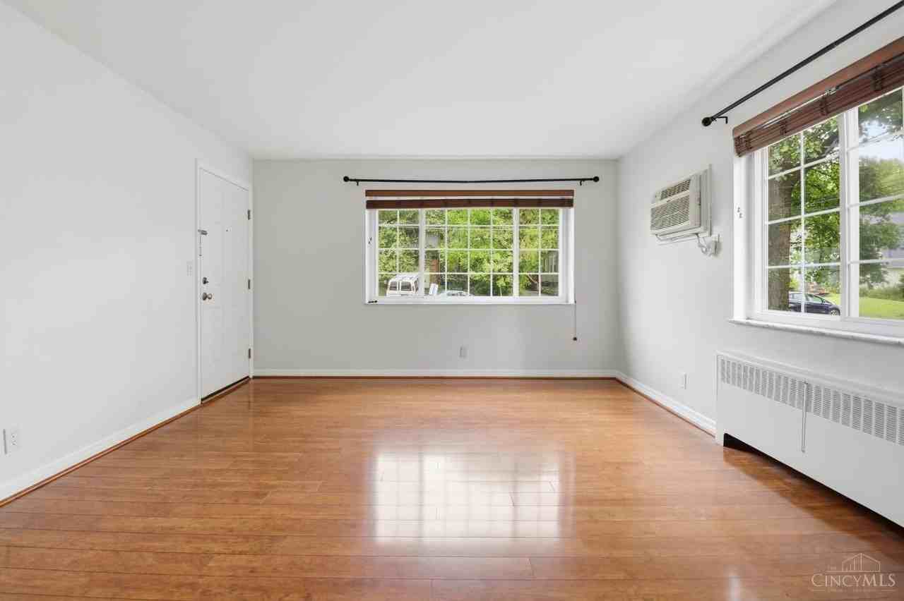 6237 Benneville St #1 - Photo 7 of 38