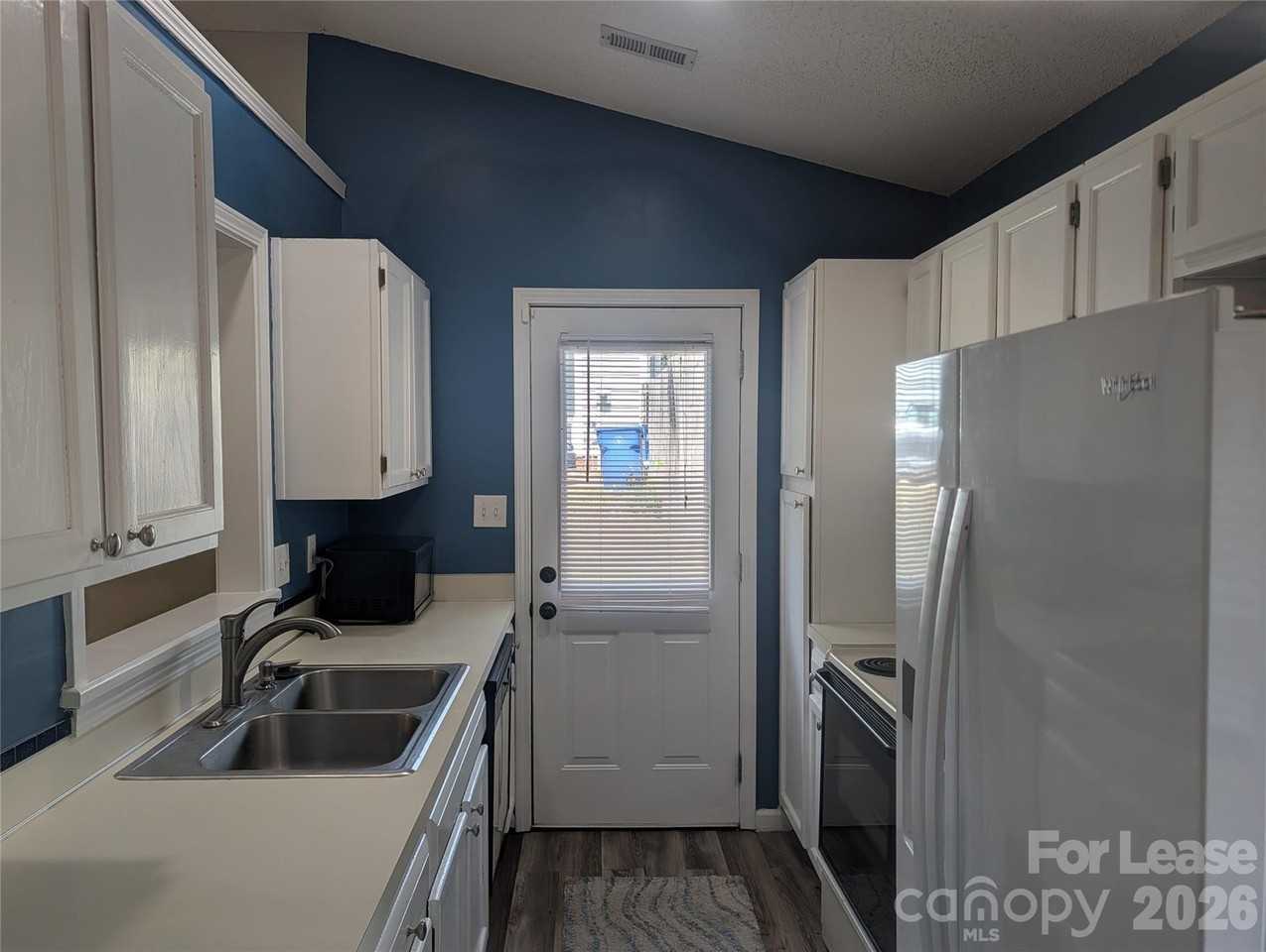 131 Diamond Dr - Photo 7 of 21