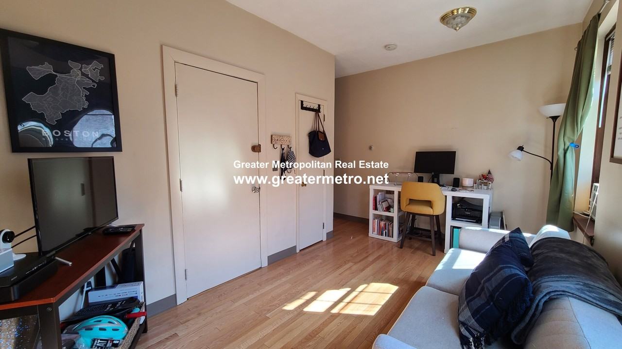 5 Charter St #7 - Photo 2 of 10