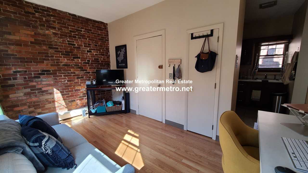5 Charter St #7 - Photo 3 of 10