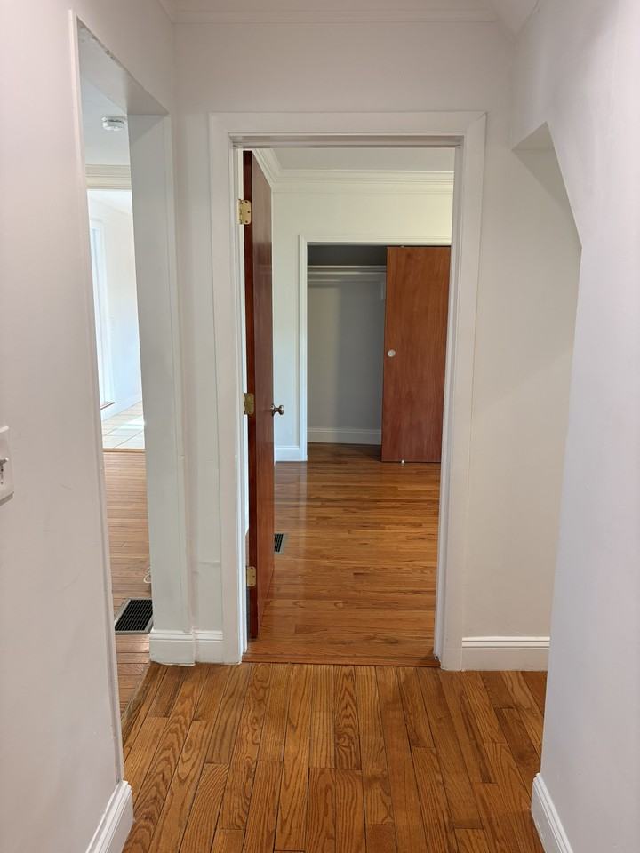18 Bowen St #1 - Photo 2 of 27