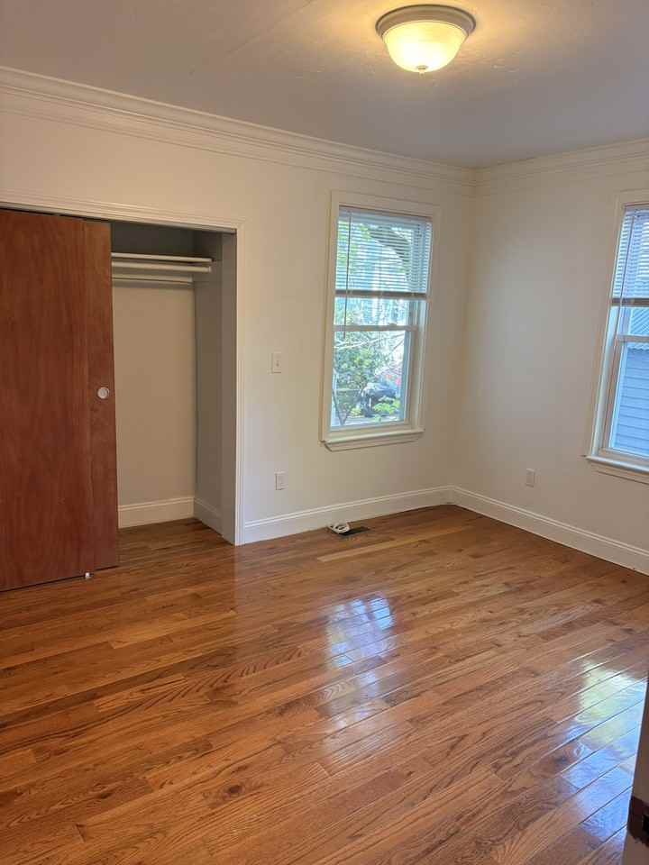 18 Bowen St #1 - Photo 3 of 27