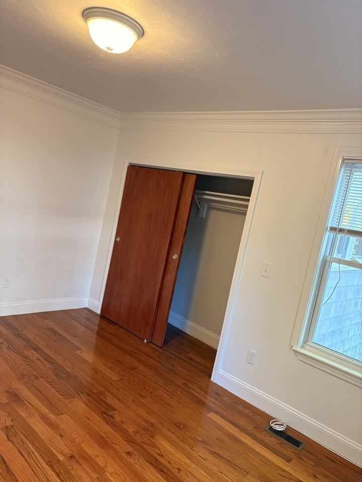 18 Bowen St #1 - Photo 4 of 27