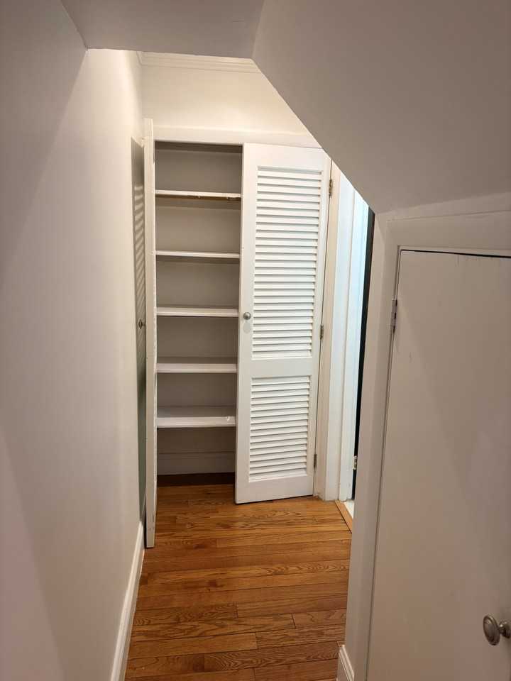 18 Bowen St #1 - Photo 5 of 27