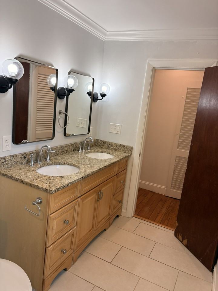 18 Bowen St #1 - Photo 7 of 27