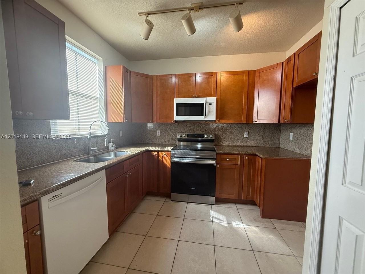 10870 Sw 243rd Ln - Photo 7 of 15