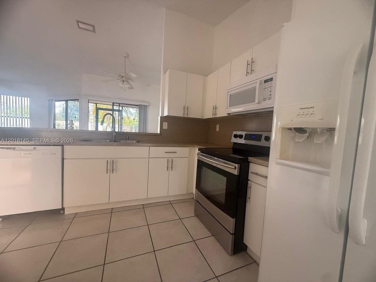 1004 San Remo Cir - Photo 6 of 27