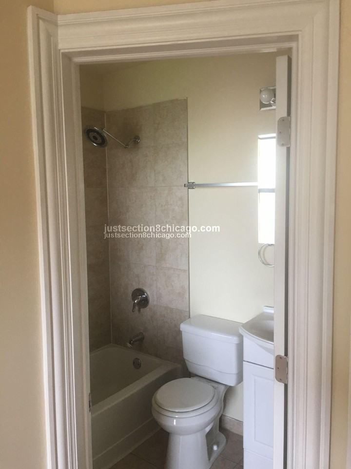 208 N Leclaire Ave #2 - Photo 3 of 6