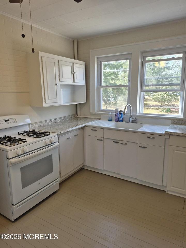 901 Beverly Ave - Photo 3 of 7