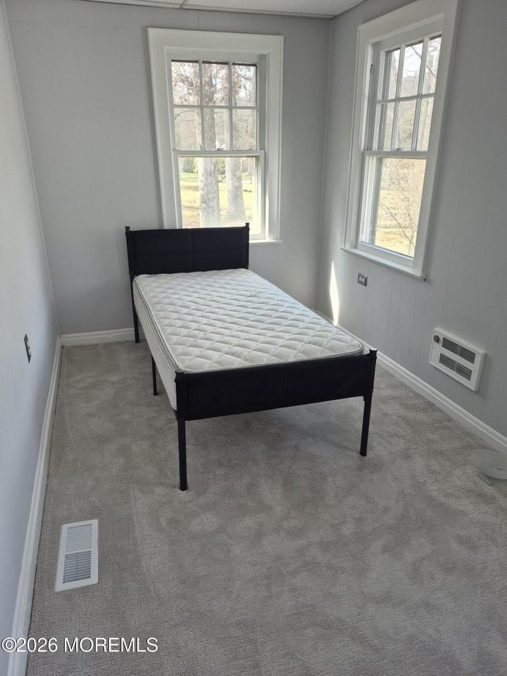 901 Beverly Ave - Photo 4 of 7