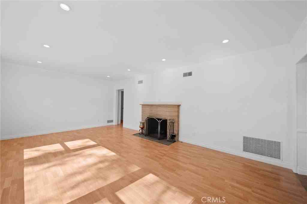 10257 Mcvine Ave - Photo 5 of 34