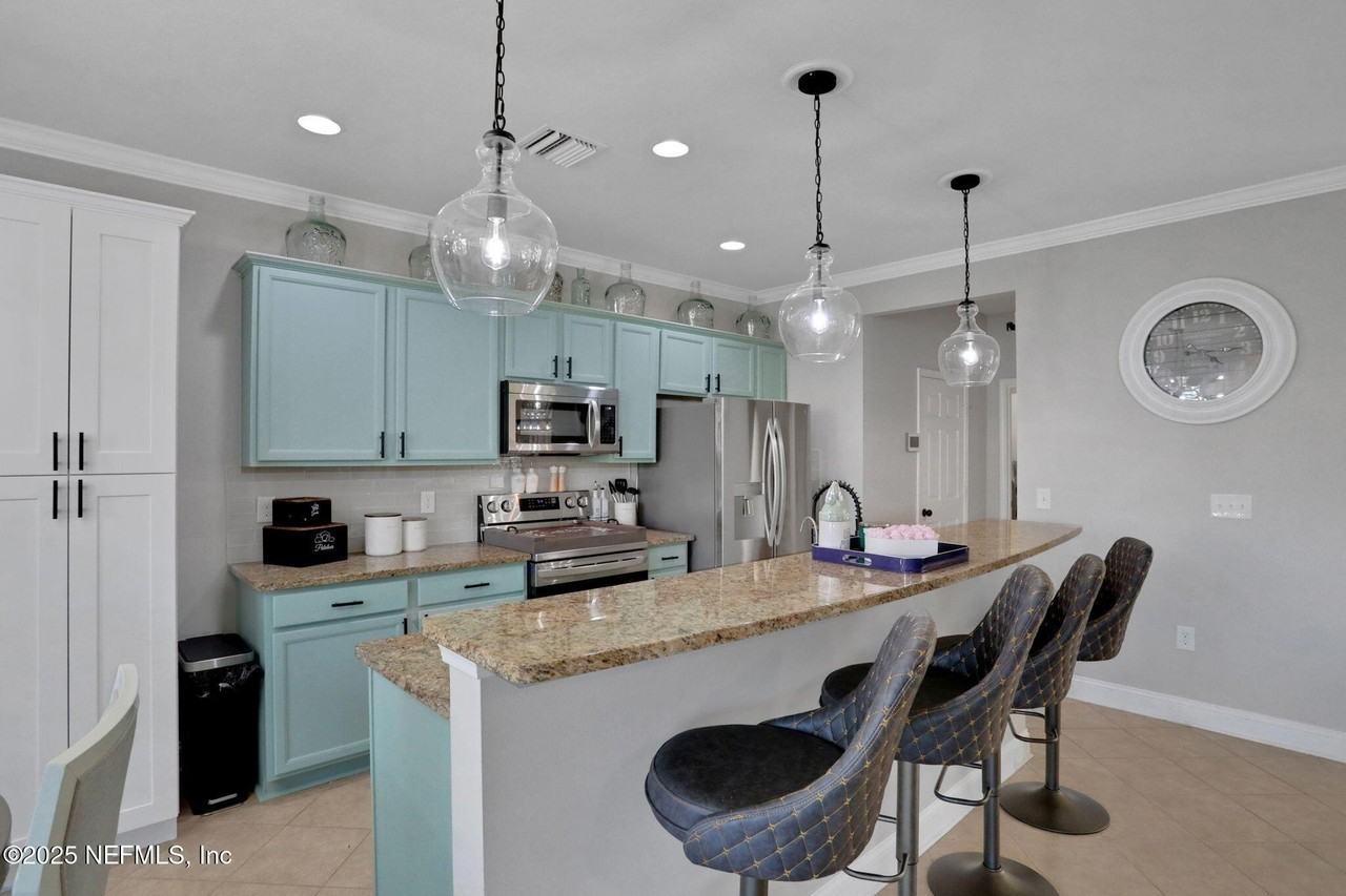 14163 Mahogany Ave - Photo 4 of 50