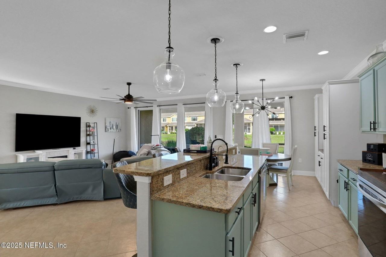14163 Mahogany Ave - Photo 6 of 50