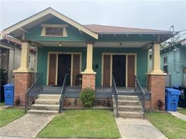 featured image of 8417 Apple St