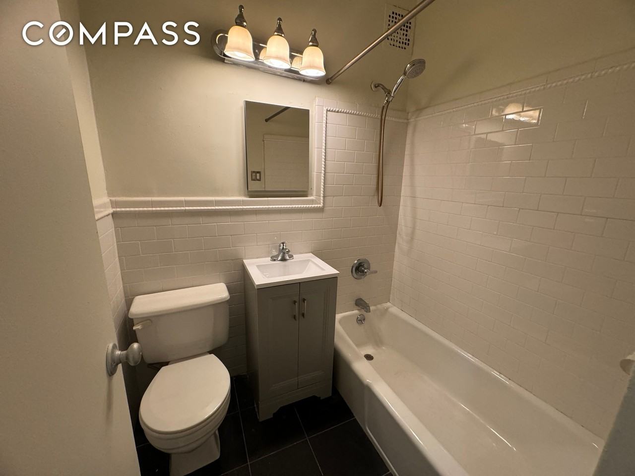 1240 Lexington Ave #33 - Photo 6 of 7