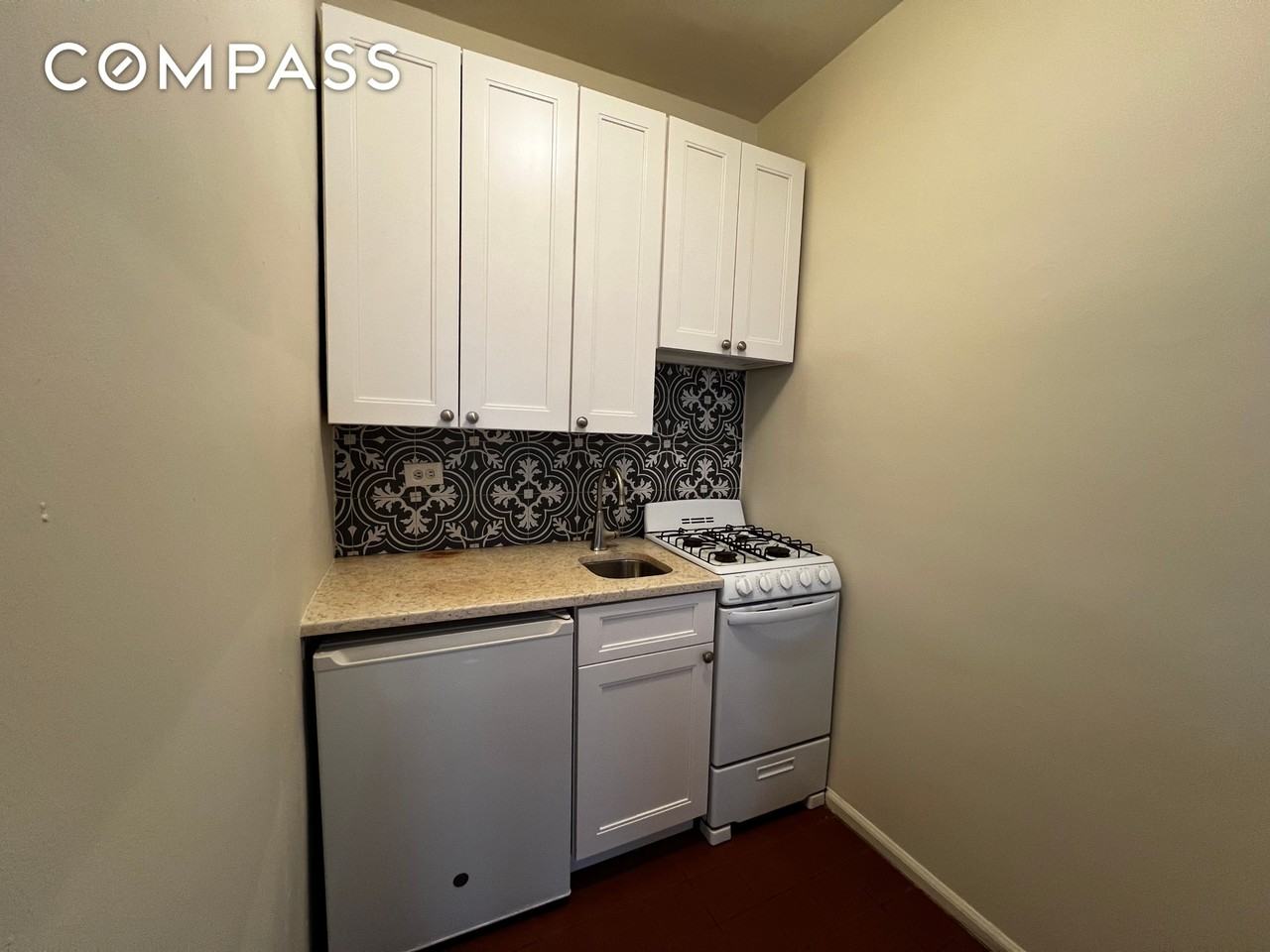 153 E 43rd St #5B - Photo 5 of 7