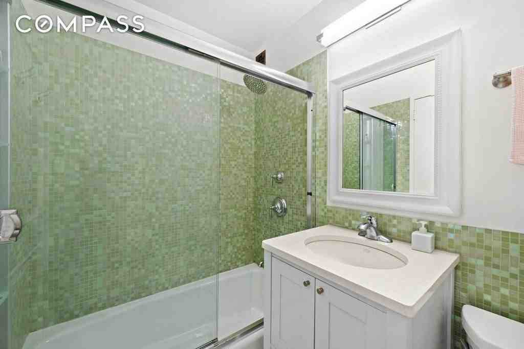 244 Madison Ave #10G - Photo 6 of 7