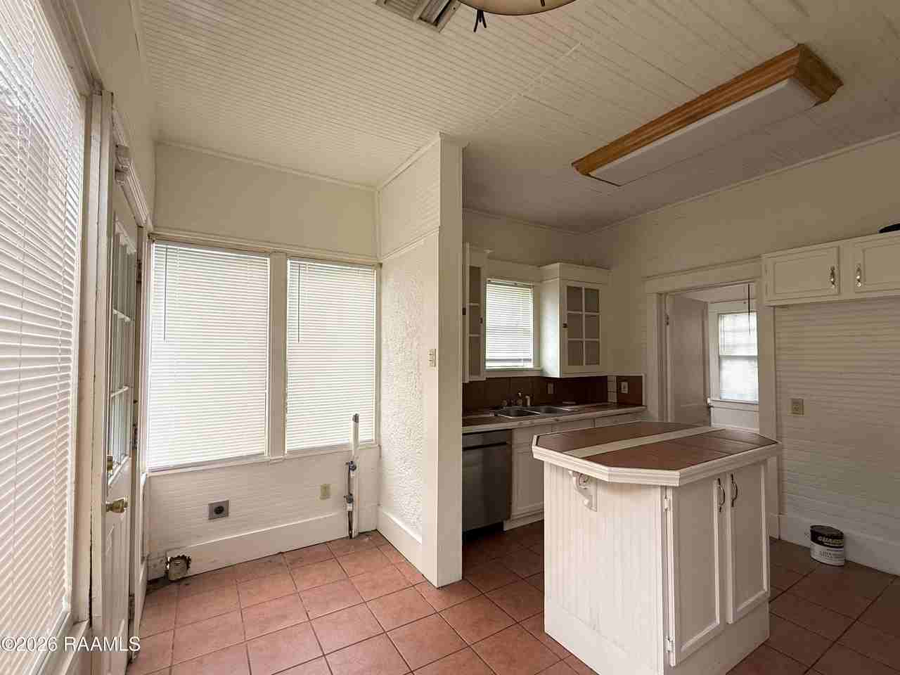 213 General Gardner Ave - Photo 6 of 13