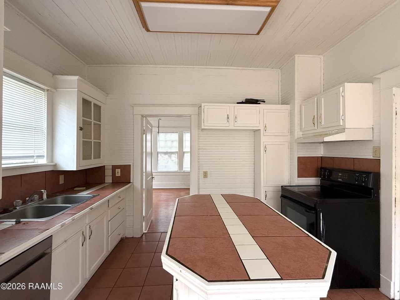 213 General Gardner Ave - Photo 7 of 13