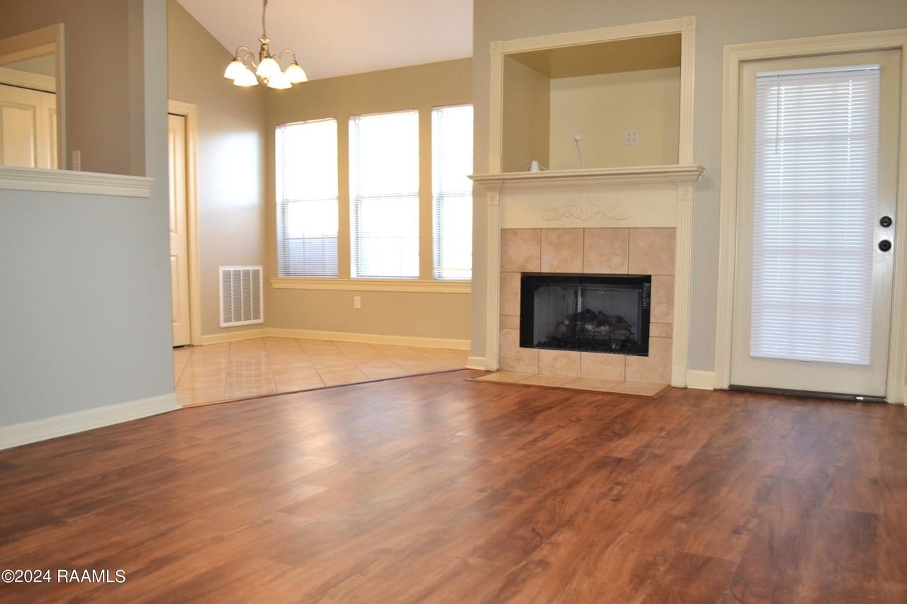 319 Artisan Rd #D - Photo 4 of 15