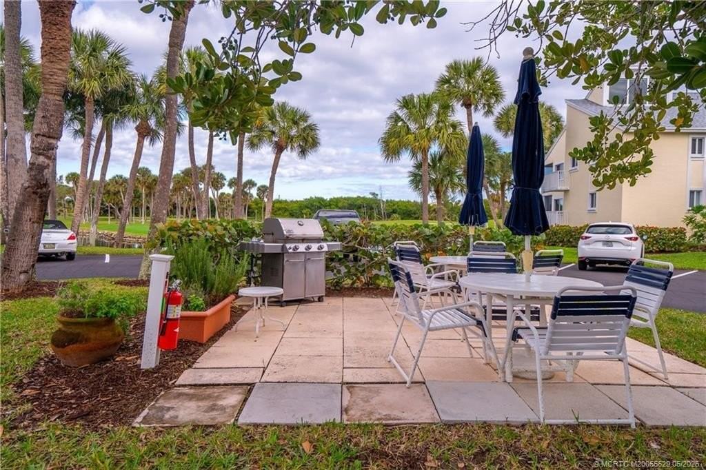 5601 Ne Gulfstream Way - Photo 4 of 45
