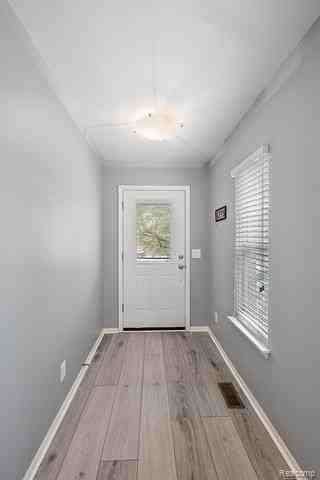 1403 S Main St - Photo 4 of 33
