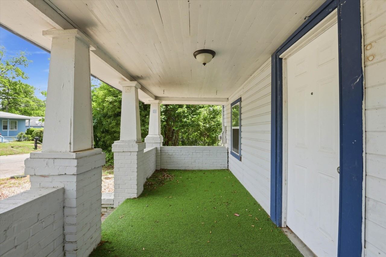719 Dent St - Photo 4 of 17