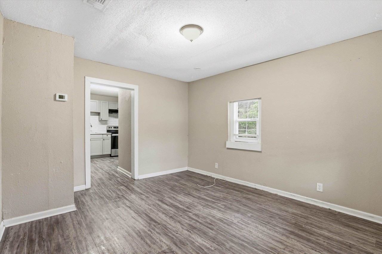 719 Dent St - Photo 6 of 17