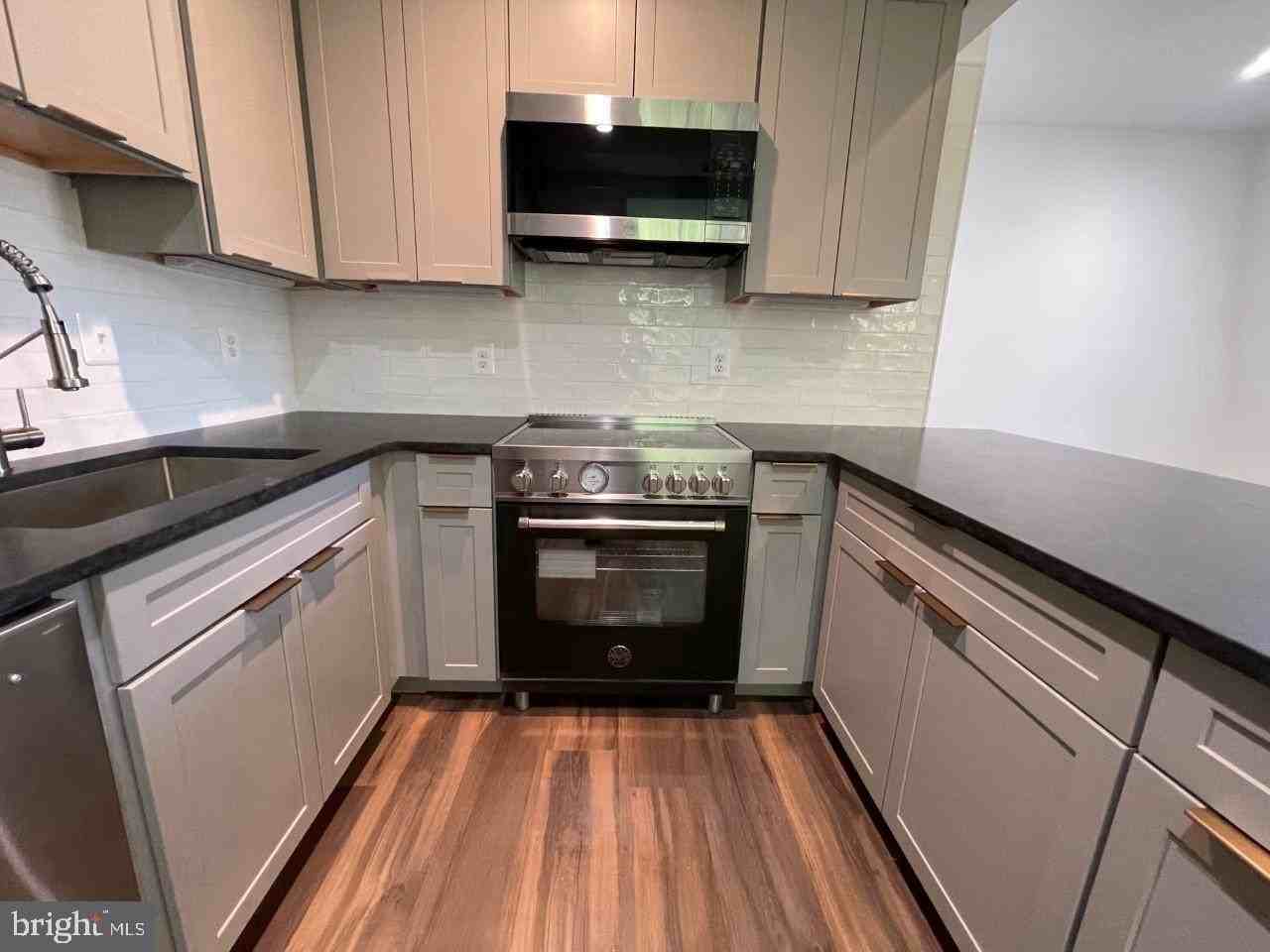 191 Prince George St #E - Photo 4 of 9