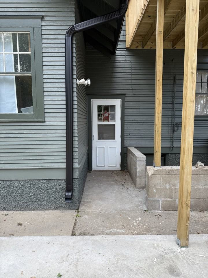 124 Court St #1 - Photo 3 of 18