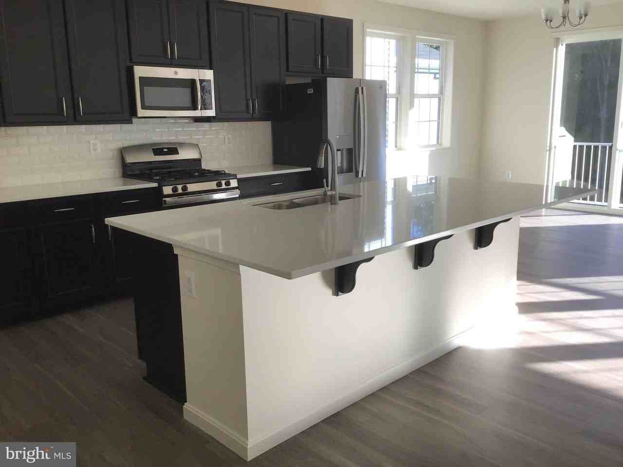 1035 Aspen Rd - Photo 2 of 24