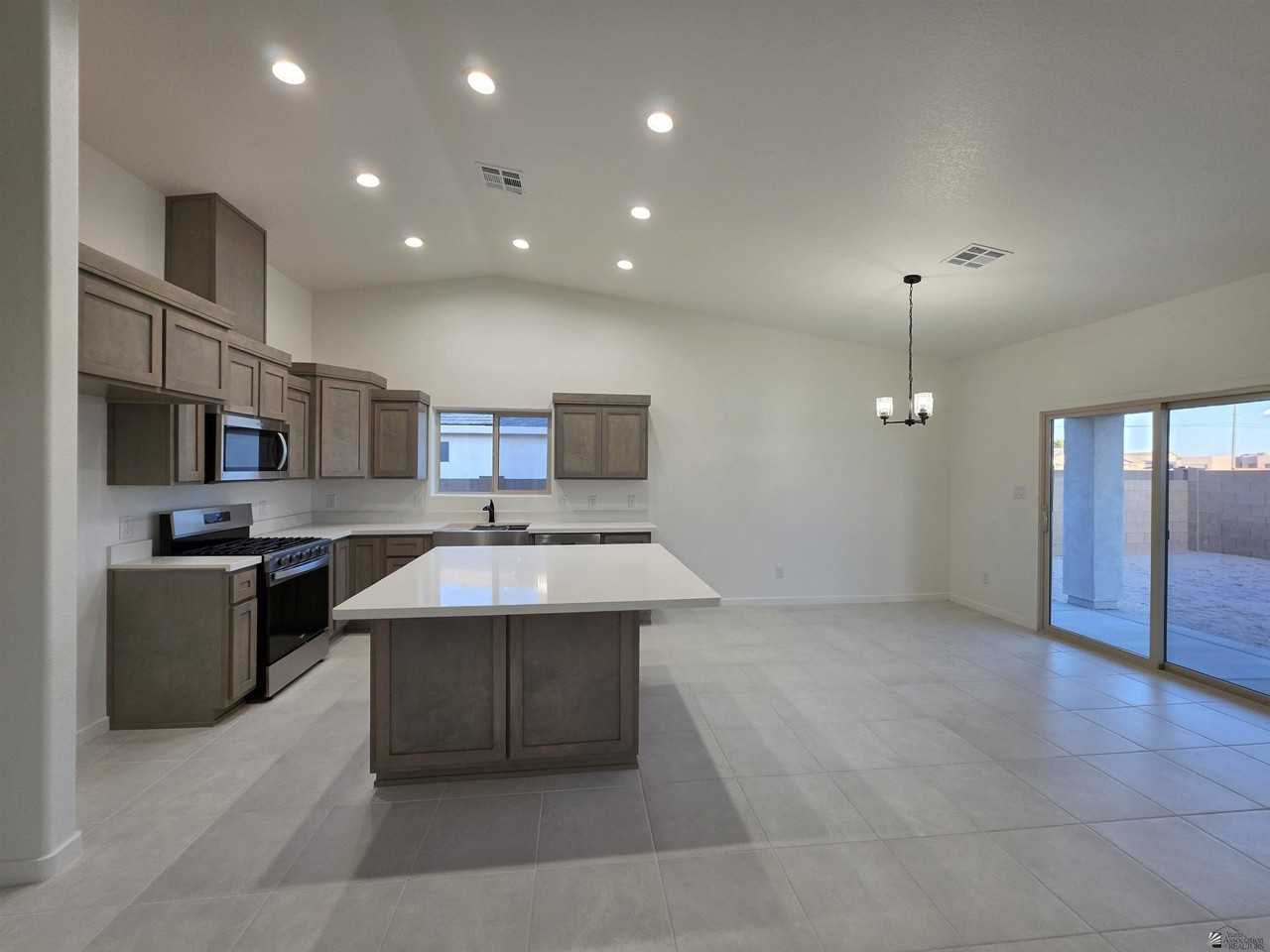 E 36th Pl - Photo 3 of 14
