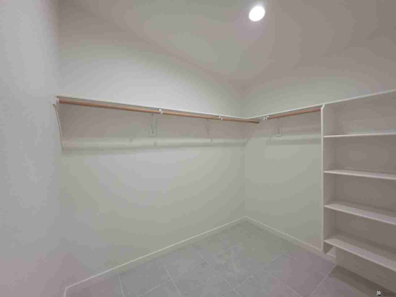 E 36th Pl - Photo 5 of 14
