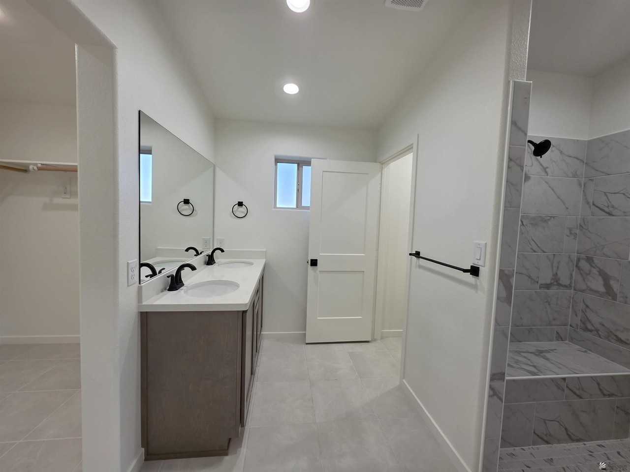 E 36th Pl - Photo 6 of 14