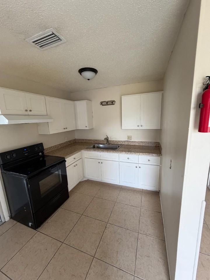 24-PLEX - Photo 2 of 6