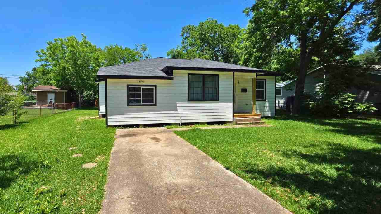502 Azalea Dr - Photo 3 of 20