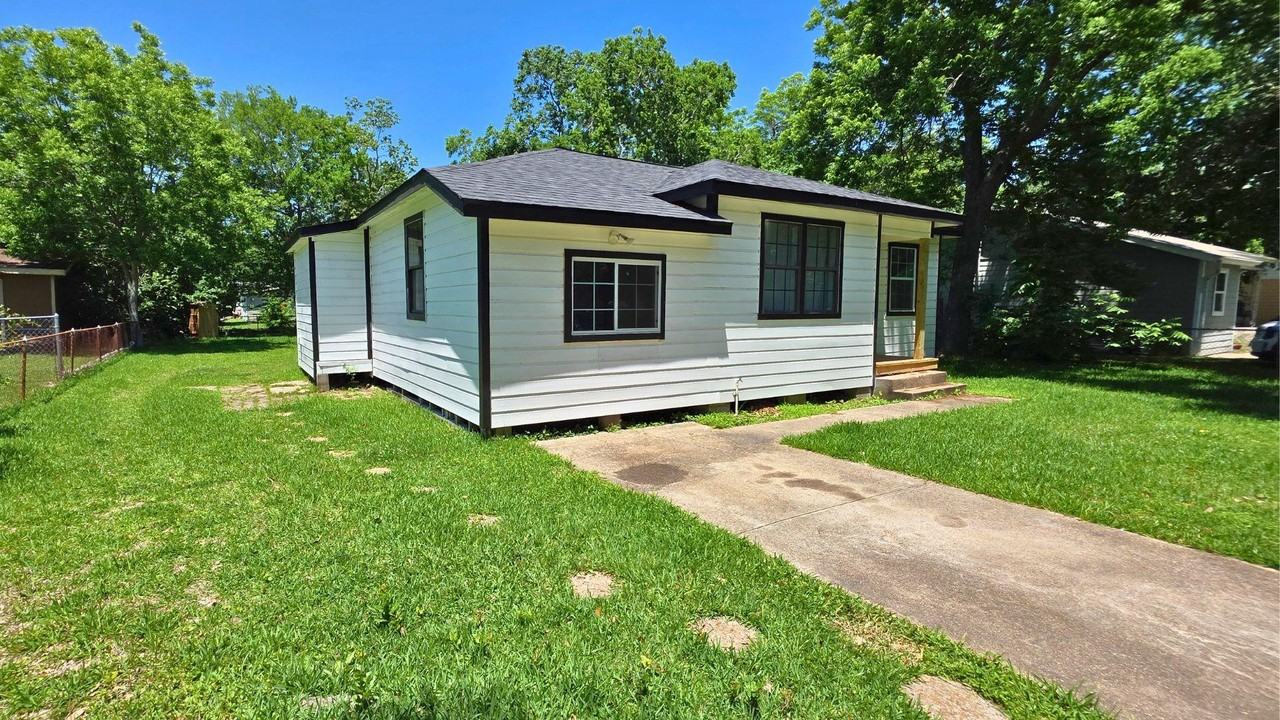 502 Azalea Dr - Photo 5 of 20