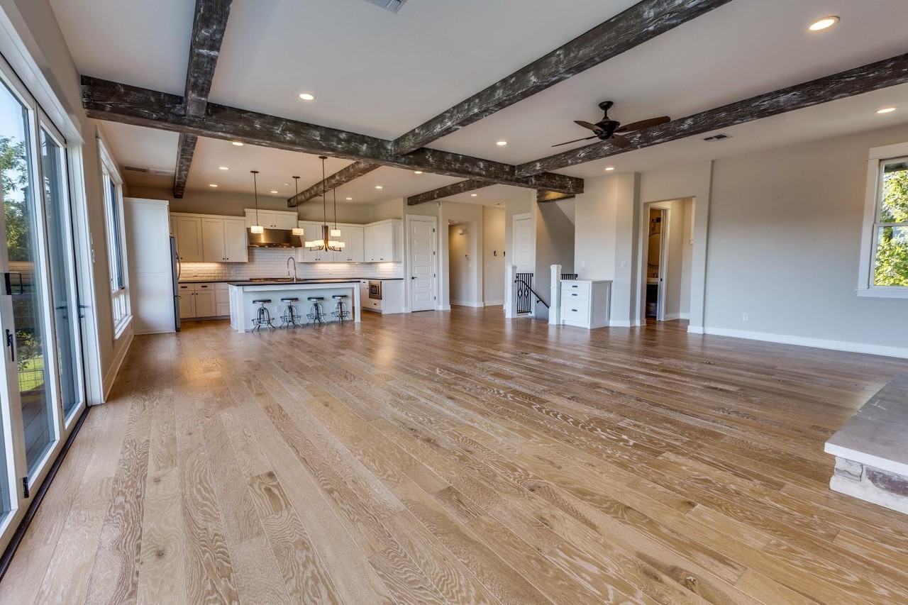 2217 Seabiscuit Cv - Photo 3 of 10
