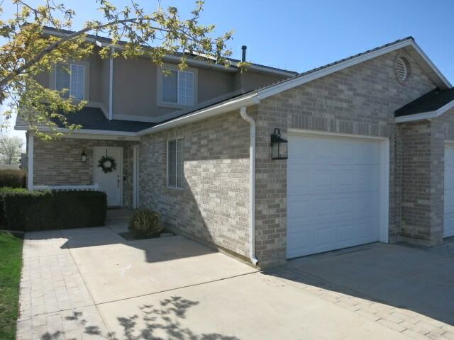 1647 Aliwood Way - Photo 2 of 26