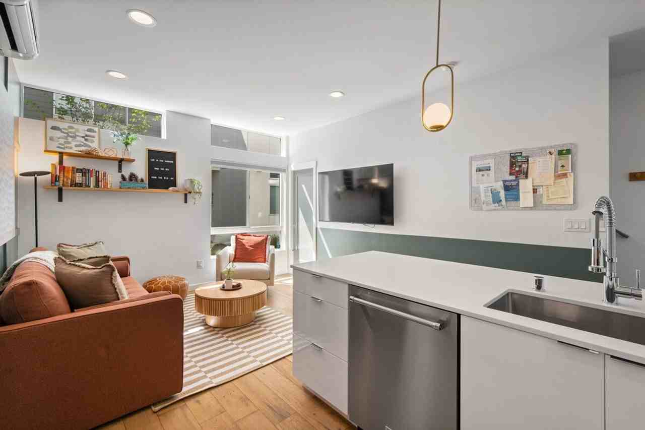 632 10th Ave E #1035859P - Photo 4 of 37