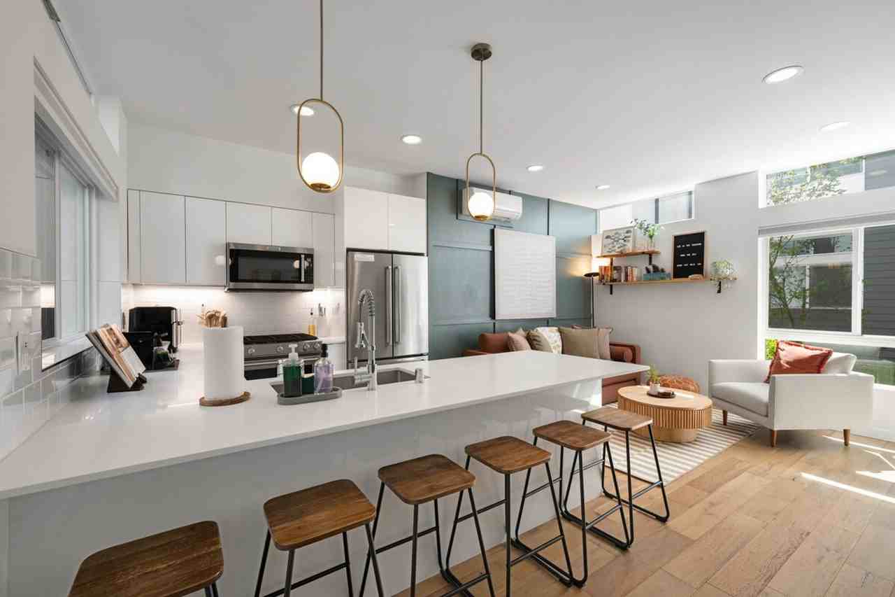 632 10th Ave E #1035859P - Photo 5 of 37