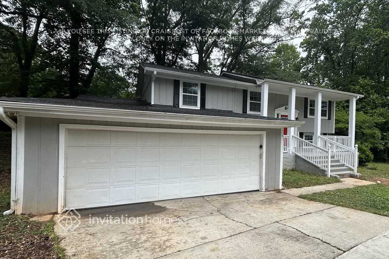 2300 Pebble Rock W - Photo 2 of 26