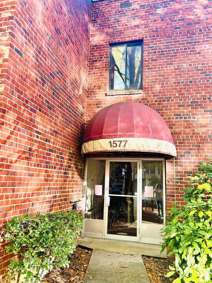 1577 N Colonial Ter #105Y