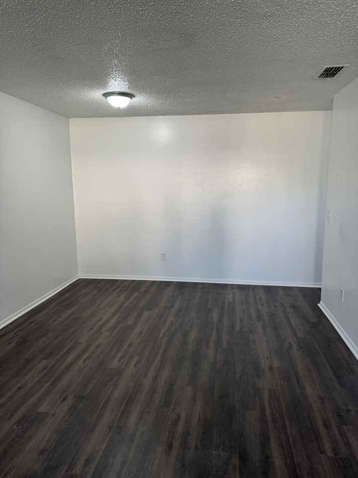 8556 Channelview Cir - Photo 4 of 7