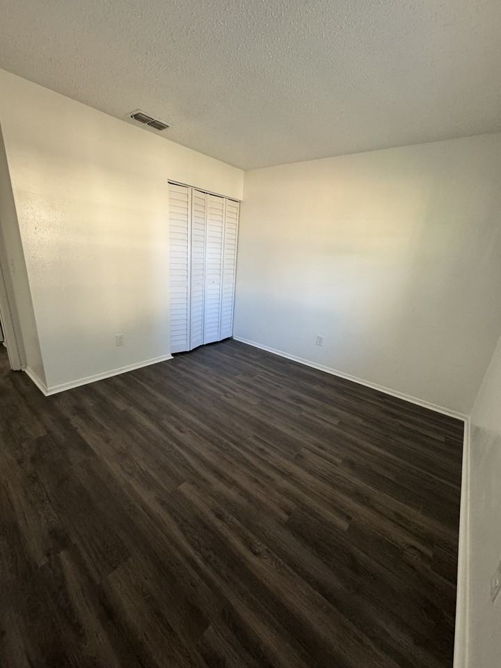 8556 Channelview Cir - Photo 5 of 7