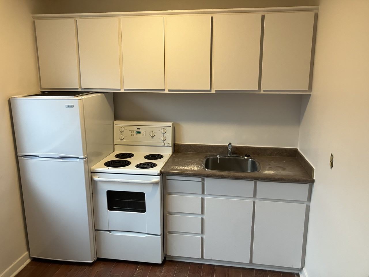 192 Somerset Street West #9 - Photo 4 of 17