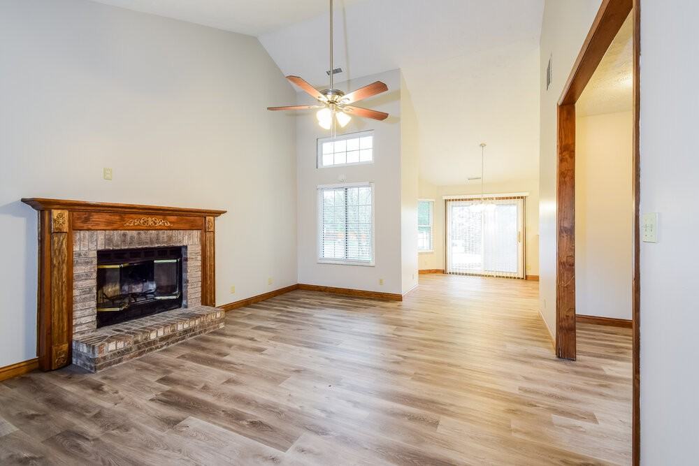 8867 Sundrop Rd - Photo 4 of 16